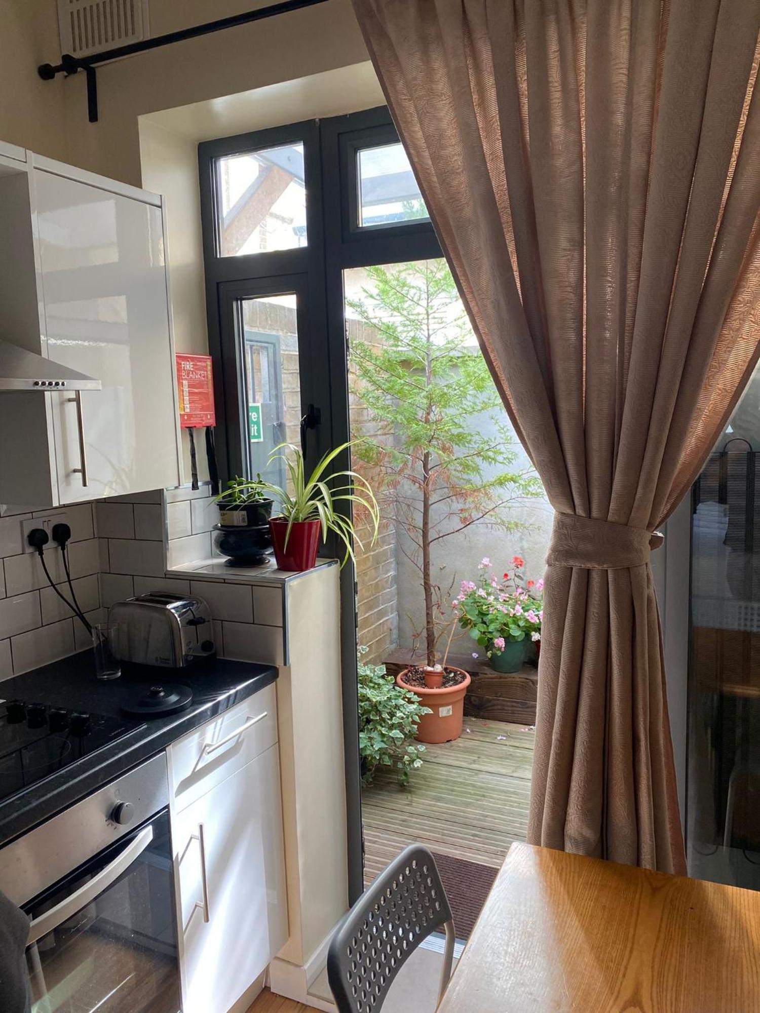 Studio Apartment Balcony,1607673407:JPEG